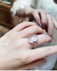 Genuine sterling silver white chalcedony white crystal atmospheric live ring female retro light luxury high-end egg-sha