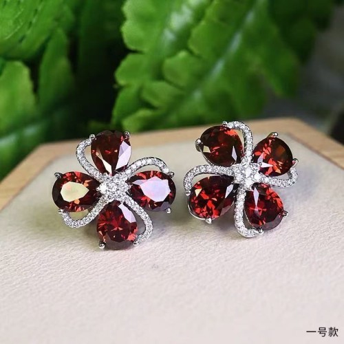 925 sterling silver red four-leaf clover garnet earrings new 2025 new high-end earrings light luxury earrings for women