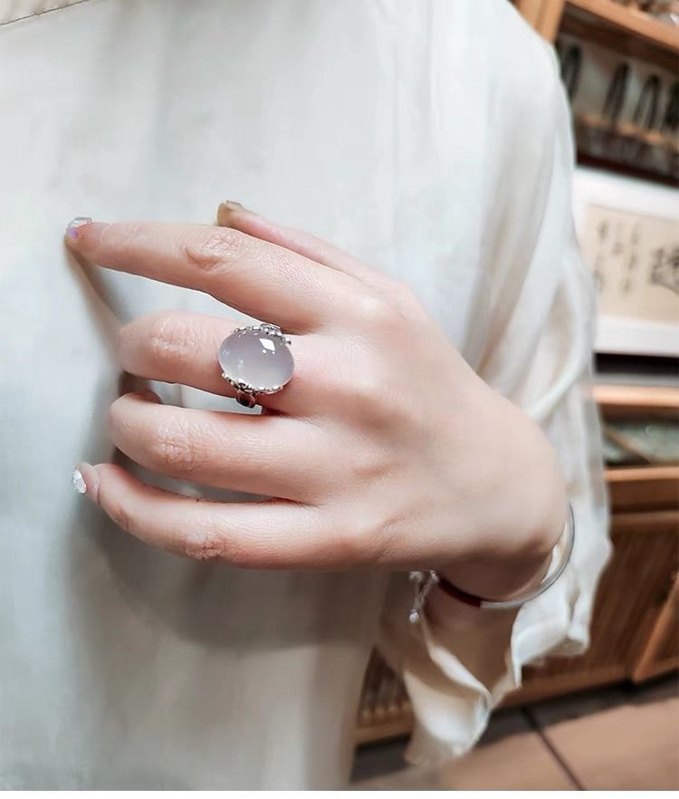 Genuine sterling silver white chalcedony white crystal atmospheric live ring female retro light luxury high-end egg-sha