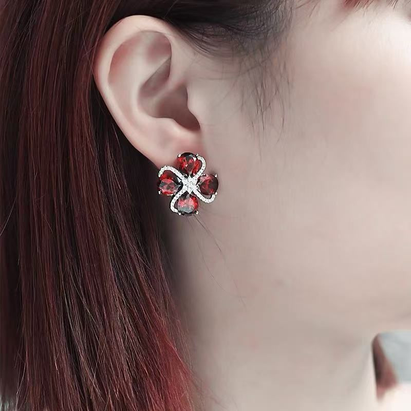 925 sterling silver red four-leaf clover garnet earrings new 2025 new high-end earrings light luxury earrings for women