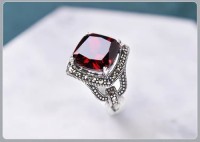 Big Sugar 925 Silver Garnet Ring