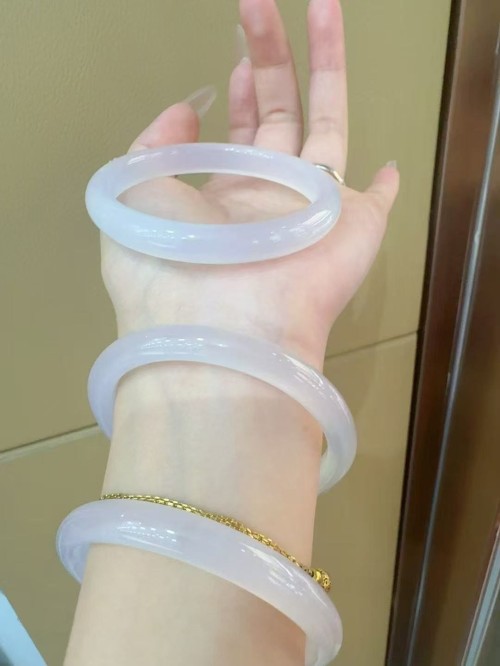 Natural chalcedony bracelet